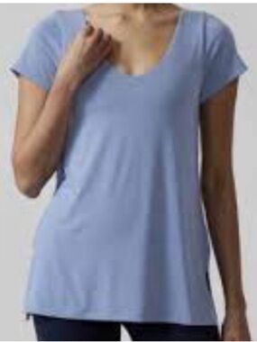 Athleta Essence Support Light Blue V-Neck Short Sleeve Tee - Relaxed Fit